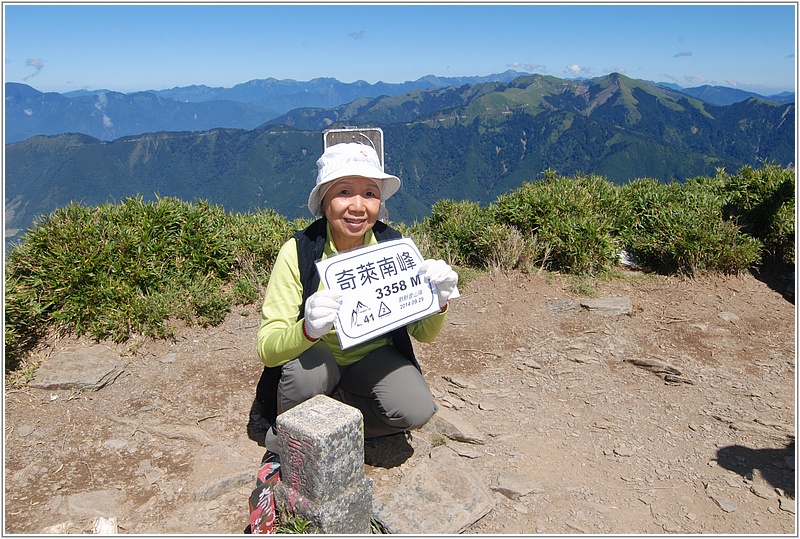 2014-09-29 10-12-29登頂奇萊南峰.JPG